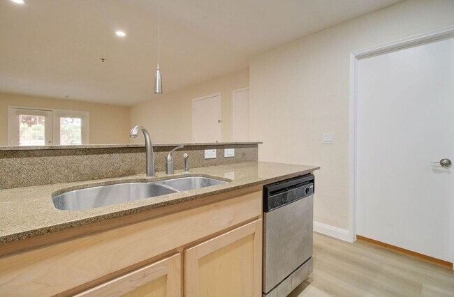 Building Photo - 4704 E Paradise Village Pkwy N