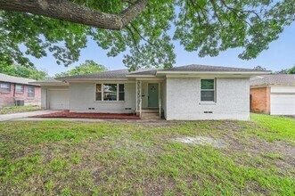 Building Photo - Newly Updated with Large Yard!