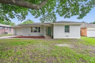 Building Photo - Newly Updated with Large Yard!