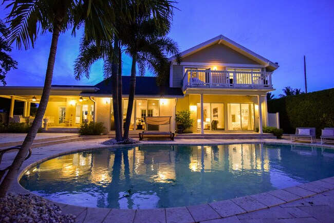 Building Photo - 3001 Jasmine Ct