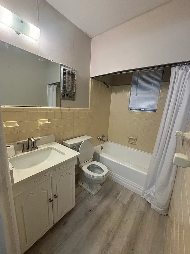 Building Photo - Duplex