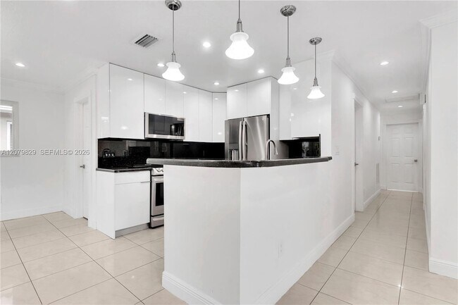 Building Photo - 3250 SW 72nd Ct