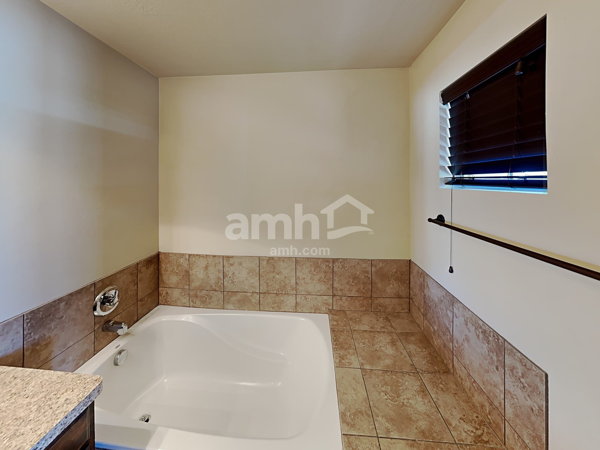 Building Photo - 1656 Arnold Dr