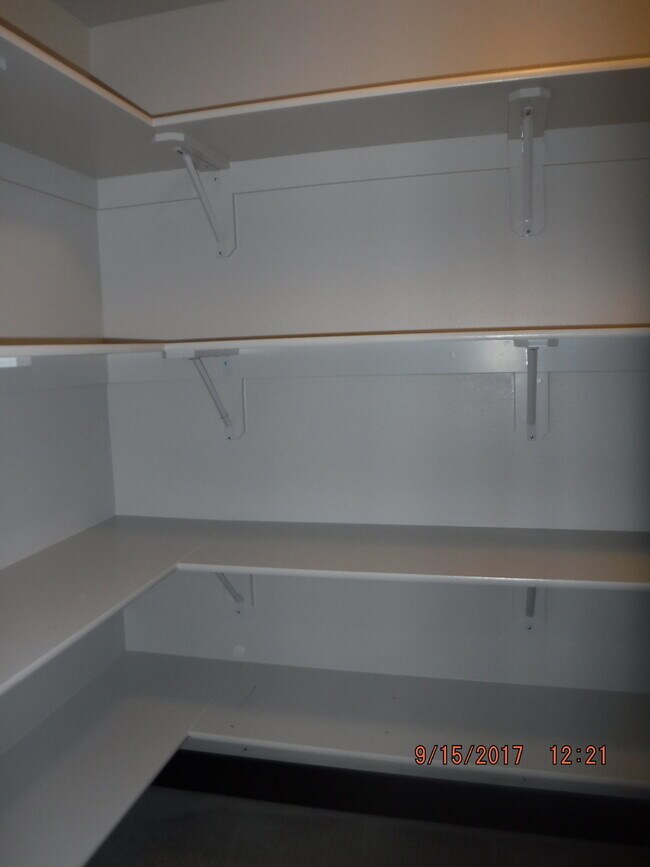 Building Photo - Gorgeous modern 5 bedroom - Minutes from MSU!