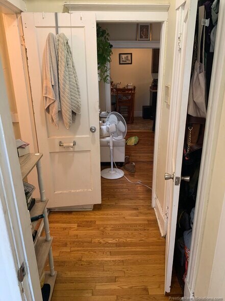 Primary Photo - 224 Kelton St