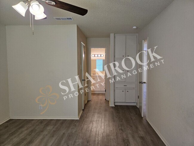 Building Photo - 2/2 Duplex near Hwy 77!