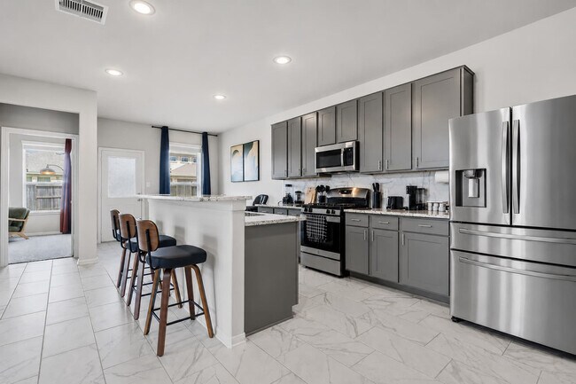 Building Photo - 5462 Grand View Dr