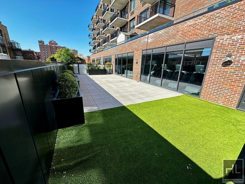 Building Photo - NORTHERN BOULEVARD