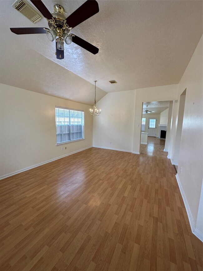 Building Photo - 6815 Stratford Park Dr