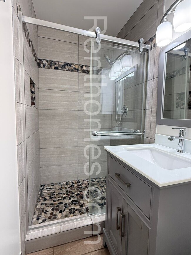 Building Photo - 5034 Baxter St