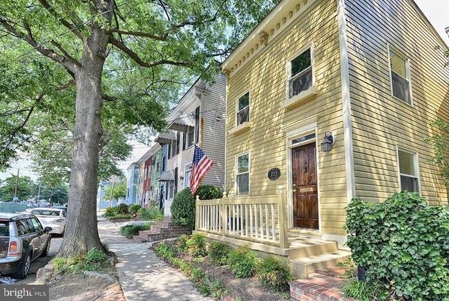 Primary Photo - 223 N West St