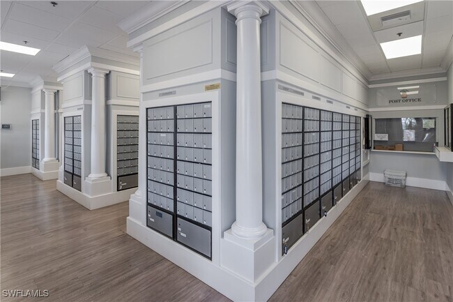 Building Photo - 4949 Kingston Way