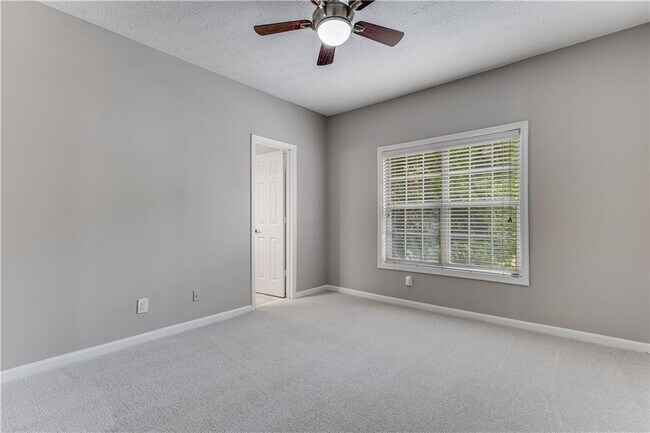 Building Photo - 1250 Parkwood Cir SE