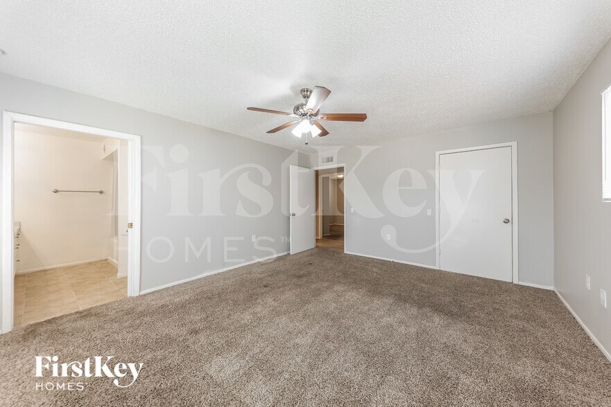 Building Photo - 3816 W Northern Ave