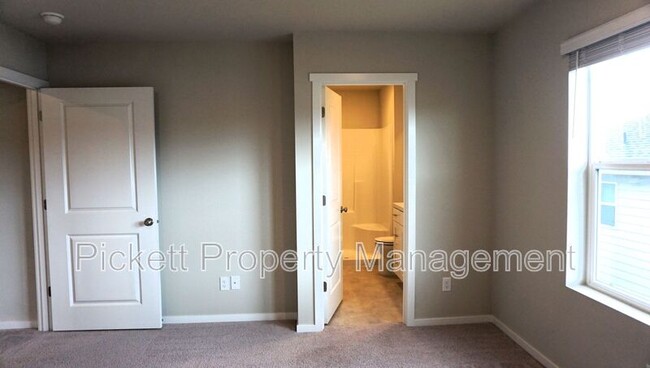 Building Photo - 4202 Pronghorn Pl