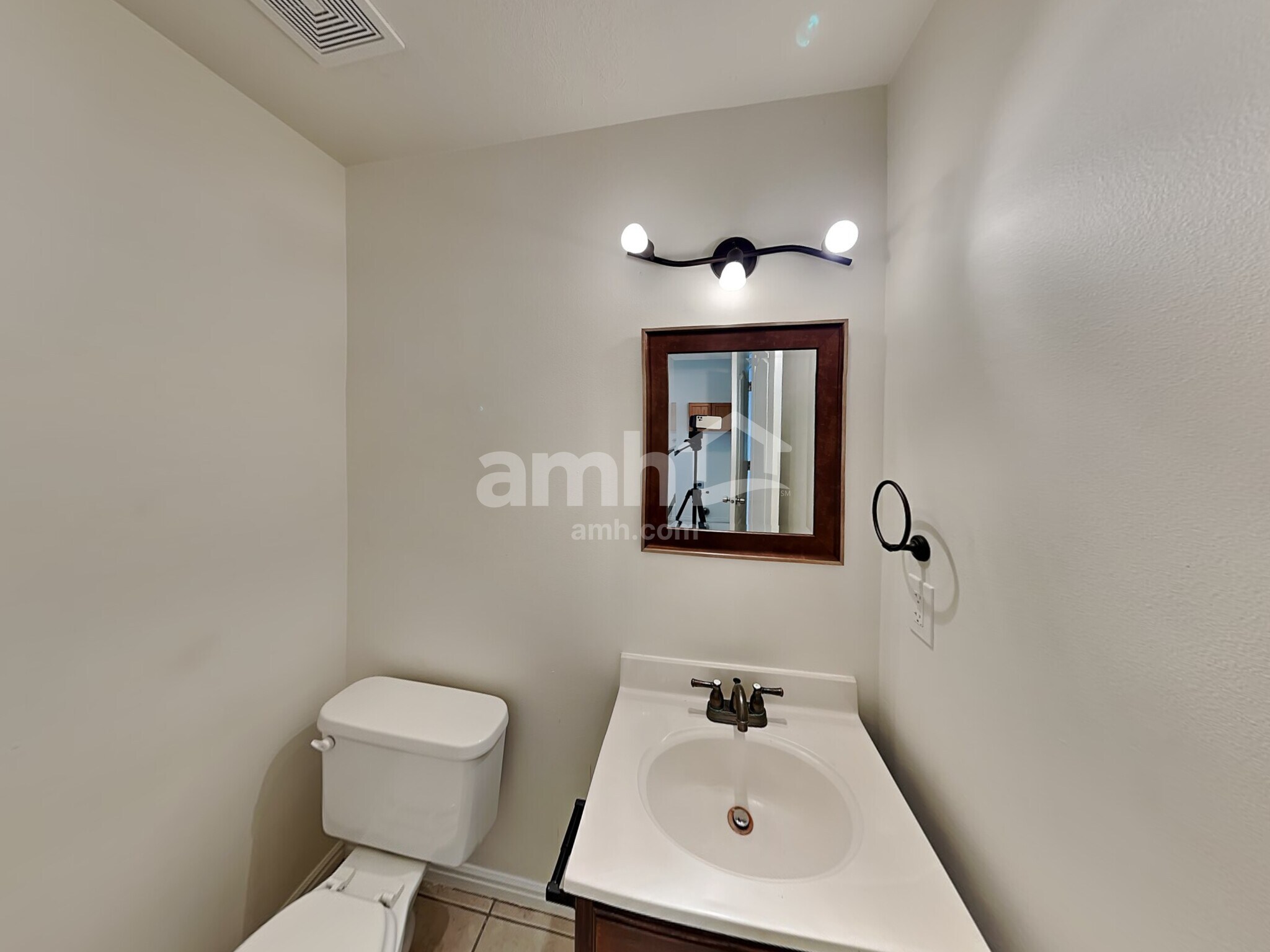 Building Photo - 1220 Lewis Peak Dr