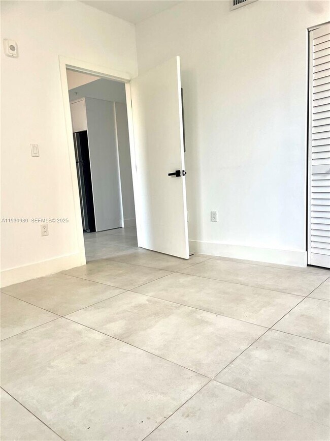 Building Photo - 1547 NW 2nd St