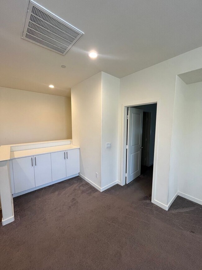 Building Photo - 4102 Calle Arbol