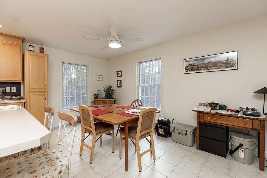 Building Photo - 10 Buffalo Ln