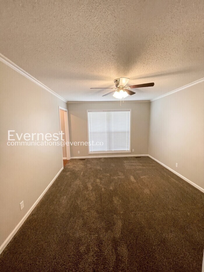 Building Photo - 1035 Summerhaven Rd