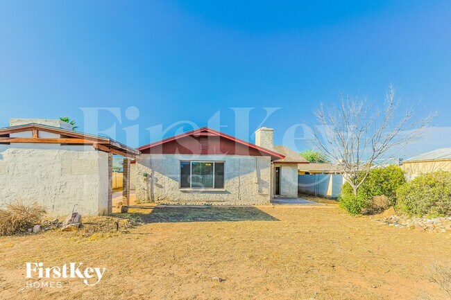 Building Photo - 2518 E Don Carlos Ave