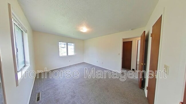 Building Photo - 411 N 16th Ave
