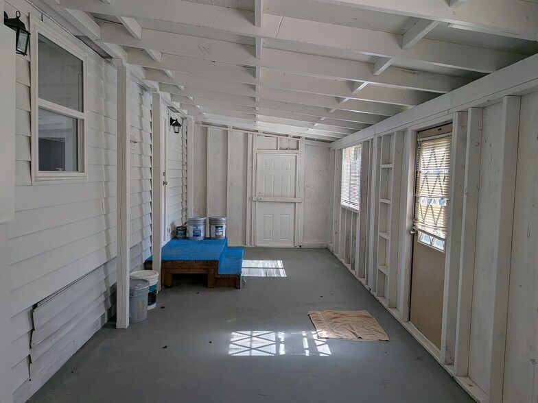 Building Photo - 6010 Knoble Rd E