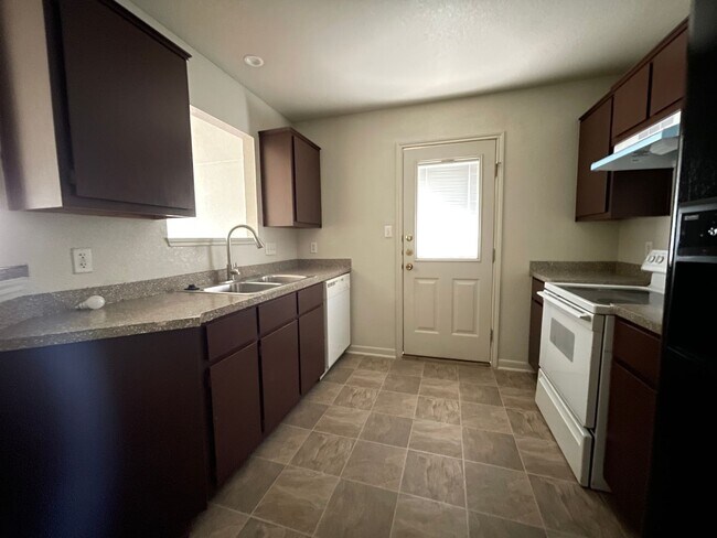 Building Photo - 2701 Vernice Loop