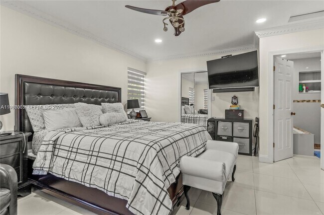 Building Photo - 860 Curtiss Dr