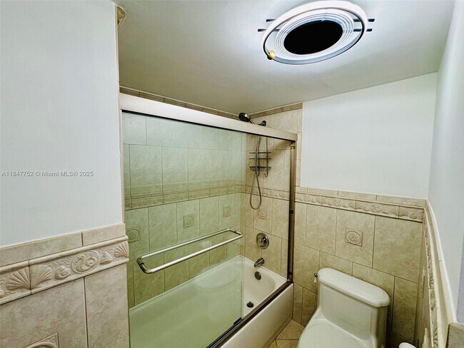 Building Photo - 3625 N Country Club Dr