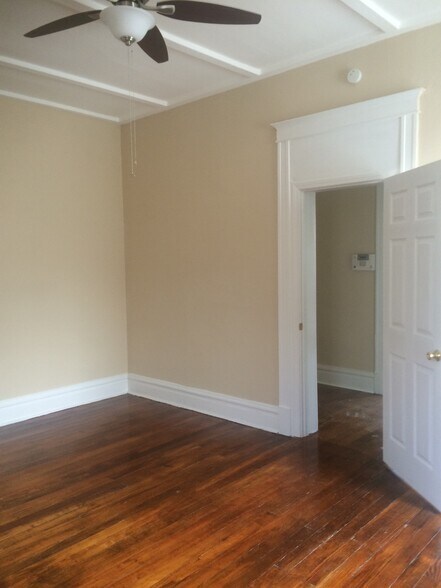 bedroom - 2668 Nebraska Ave