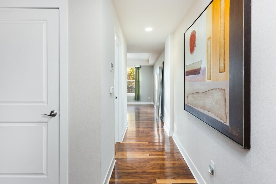 Hardwood Floors - 2240 N Clay St