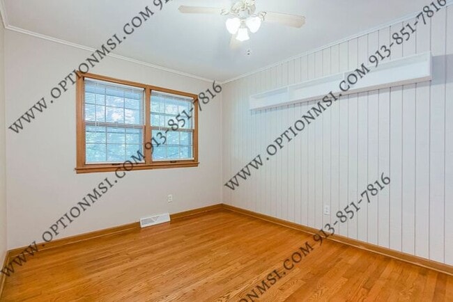 Building Photo - Close to downtown OP!!! Includes Water, El...