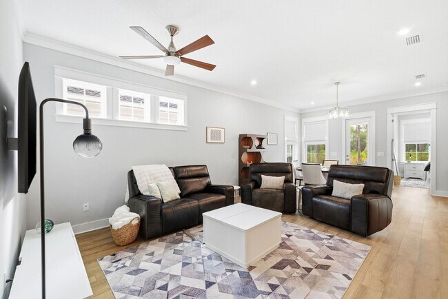 Building Photo - 323A Suwannee Dr