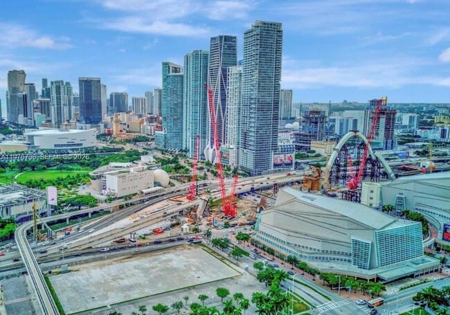 Building Photo - 555 NE 15th St