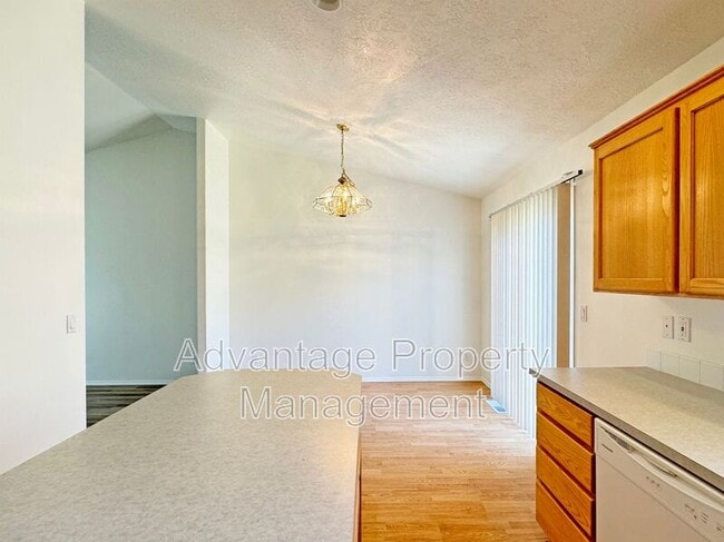 Building Photo - 1785 Cougar Ave SW