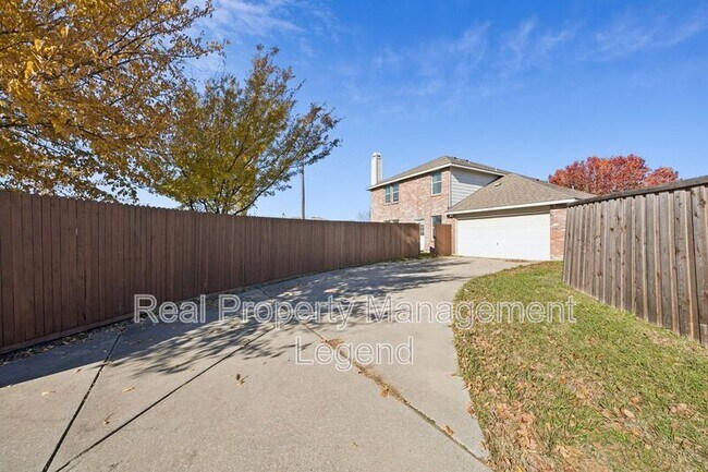 Building Photo - 2900 Sheridan Ln