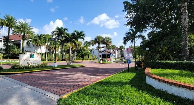 Primary Photo - 9415 Fontainebleau Blvd