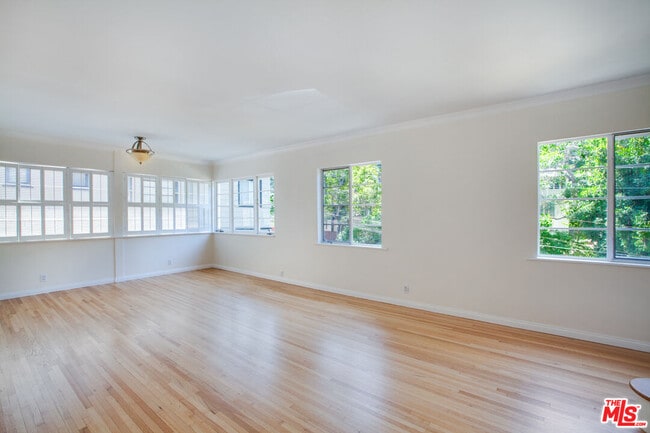 Building Photo - 10309 Chrysanthemum Ln