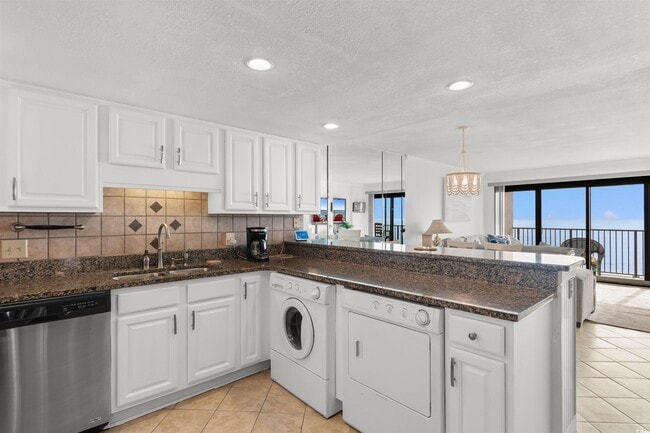 Building Photo - 2200 N Ocean Blvd