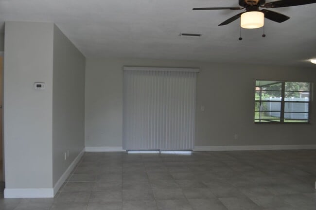 Building Photo - Quaint Home with all Tile floors
