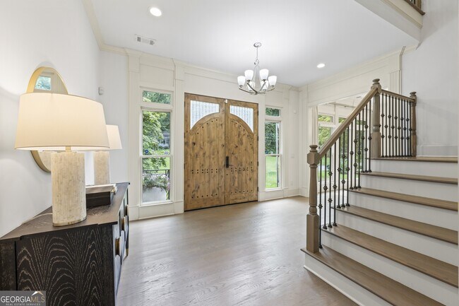 Building Photo - 1742 Helen Dr NE