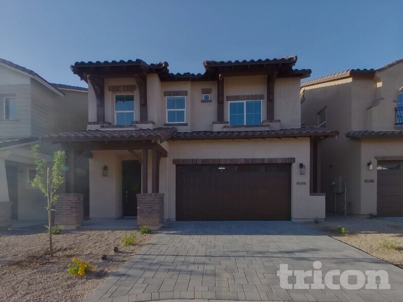 Building Photo - 4544 E Grandview St