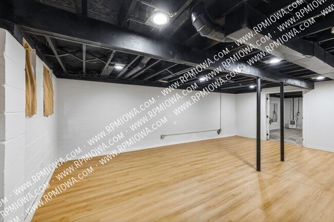 Building Photo - 3135 SW 23rd St