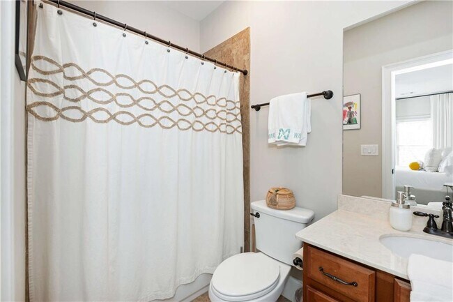 Building Photo - 582 St Charles Ave NE