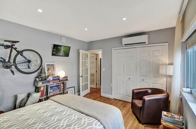 Building Photo - 10076 E Bay Harbor Dr