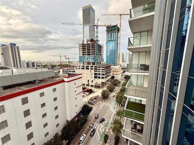 Building Photo - 851 NE 1st Ave