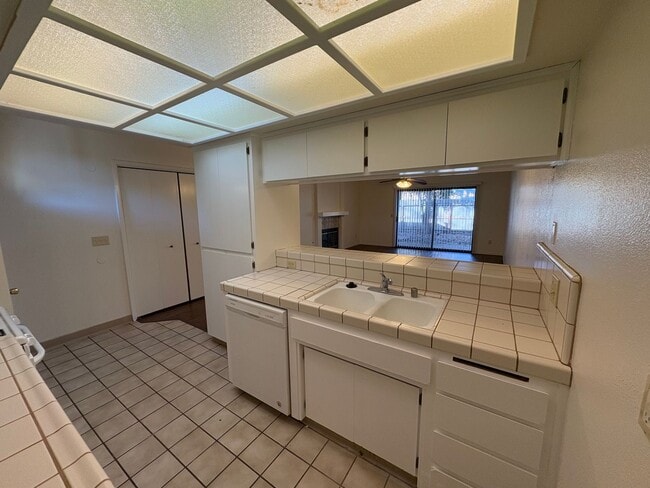 Building Photo - NW Condo coming soon!