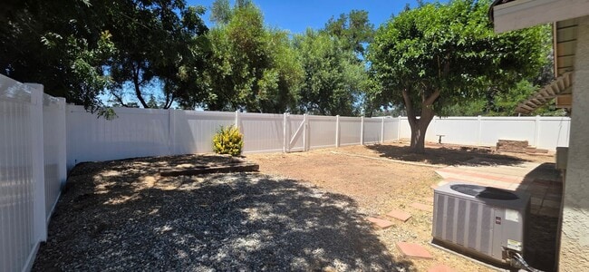 Building Photo - Two Bedroom, Two Bathroom Home in Beaumont!