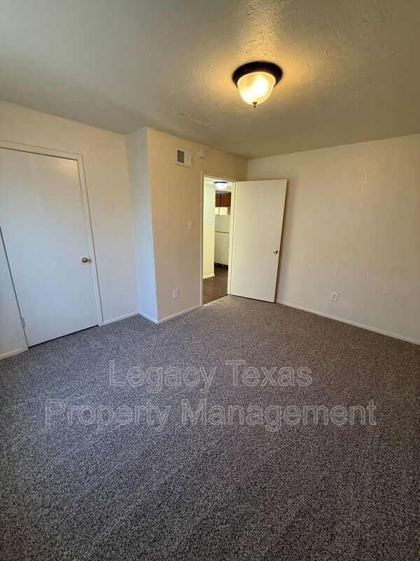 Building Photo - 1713 Short St